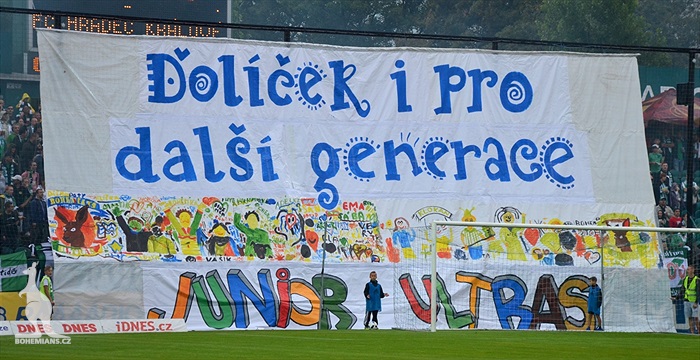 DĚNÍ NA TRIBUNÁCH: Bohemians - Hradec