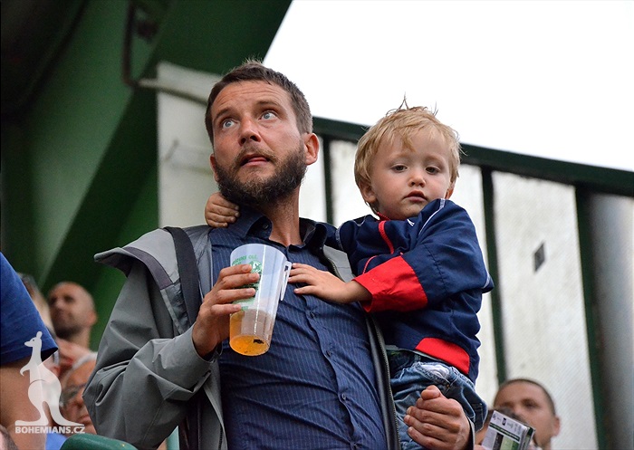 DĚNÍ NA TRIBUNÁCH: Bohemians - Hradec