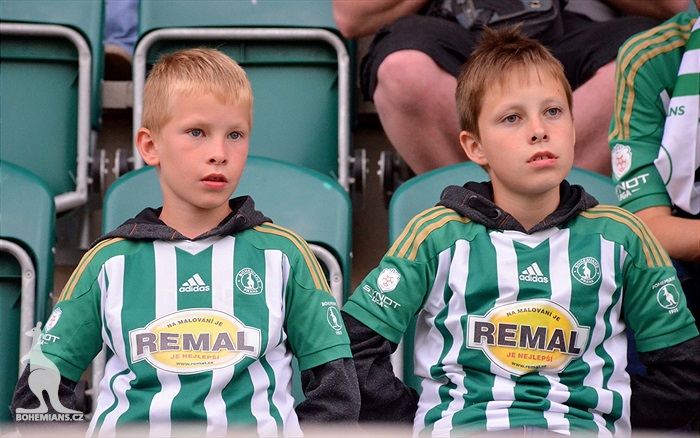 DĚNÍ NA TRIBUNÁCH: Bohemians - Hradec