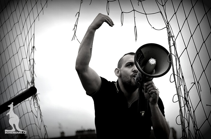 DĚNÍ NA TRIBUNÁCH: Bohemians - Hradec