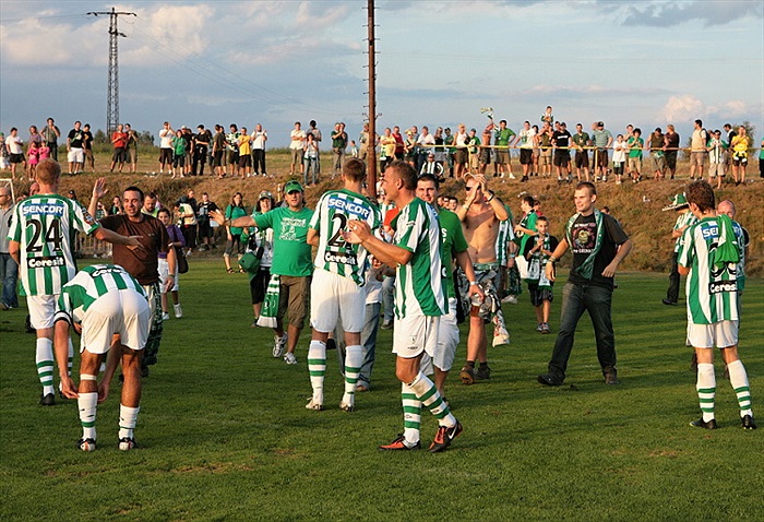 Děkovačka proběhla přímo na hrací ploše