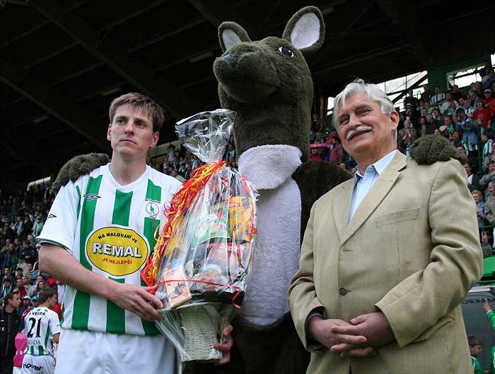 Jiří Dienstbier starší byl patronem utkání a moc přál Klokanům.