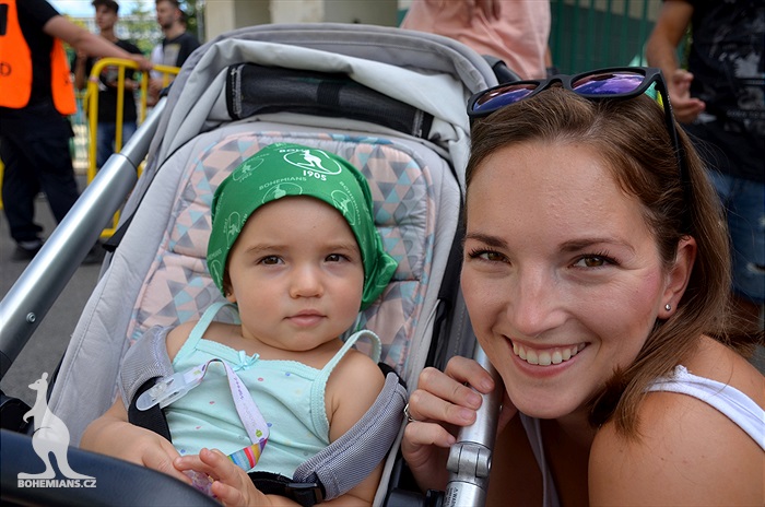 DĚNÍ NA TRIBUNÁCH: Bohemians - Karviná