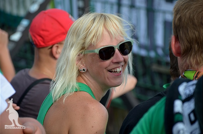 DĚNÍ NA TRIBUNÁCH: Bohemians - Karviná