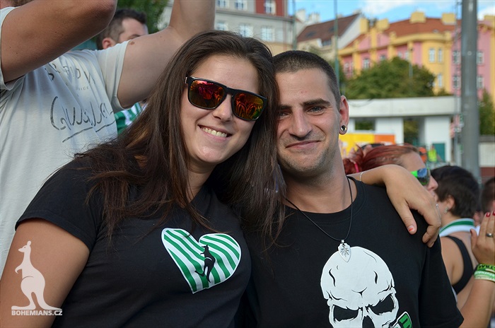 DĚNÍ NA TRIBUNÁCH: Bohemians - Karviná