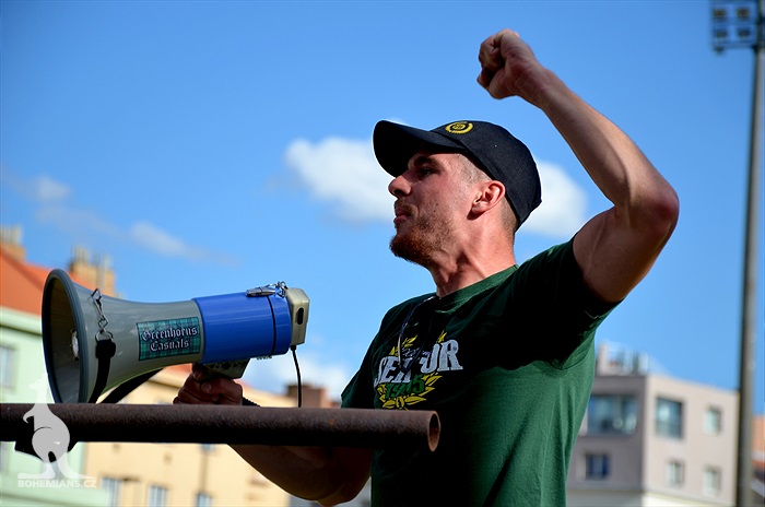 DĚNÍ NA TRIBUNÁCH: Bohemians - Karviná