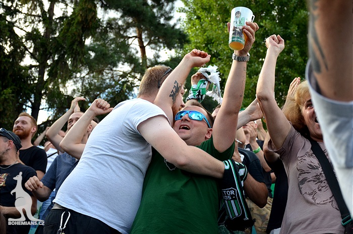 DĚNÍ NA TRIBUNÁCH: Bohemians - Karviná