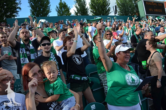 DĚNÍ NA TRIBUNÁCH: Bohemians - Karviná