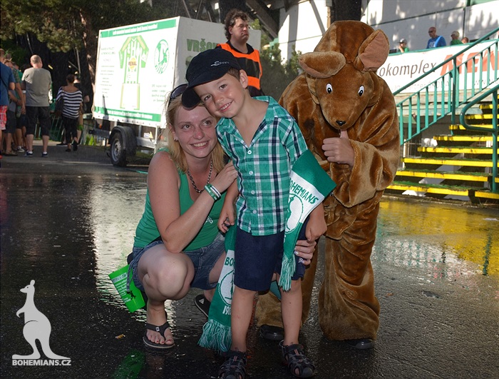 DĚNÍ NA TRIBUNÁCH: Bohemians - Karviná
