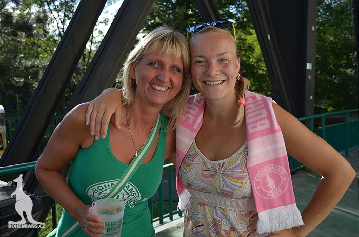 DĚNÍ NA TRIBUNÁCH: Bohemians - Karviná