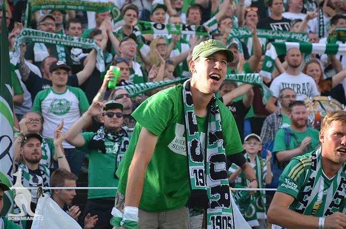 DĚNÍ NA TRIBUNÁCH: Bohemians - Karviná