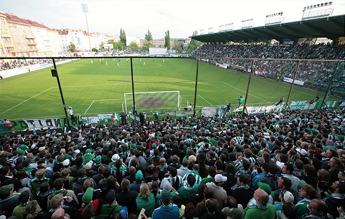 Plné tribuny, všechny tyhle chtěji vyštvat