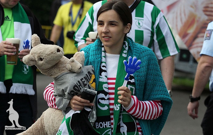 DĚNÍ NA TRIBUNÁCH: Bohemians - Slavia