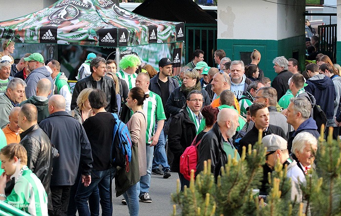 DĚNÍ NA TRIBUNÁCH: Bohemians - Slavia