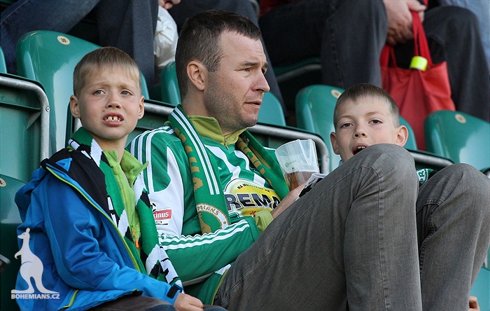 DĚNÍ NA TRIBUNÁCH: Bohemians - Slavia