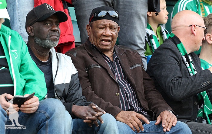 DĚNÍ NA TRIBUNÁCH: Bohemians - Slavia