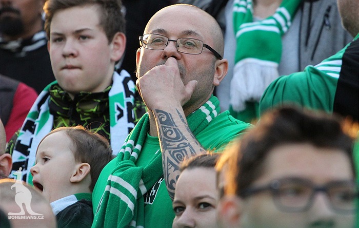 DĚNÍ NA TRIBUNÁCH: Bohemians - Slavia
