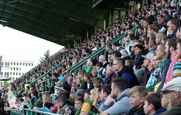 DĚNÍ NA TRIBUNÁCH: Bohemians - Slavia