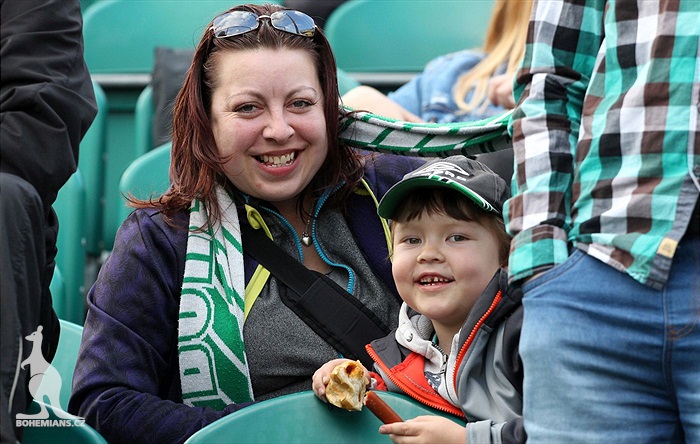 DĚNÍ NA TRIBUNÁCH: Bohemians - Slavia