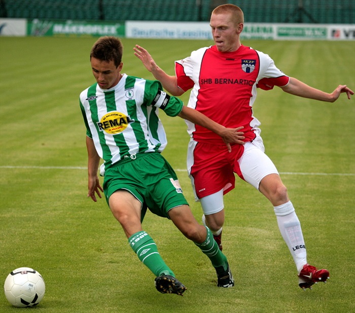 Jan Moravec s kapitánskou páskou.