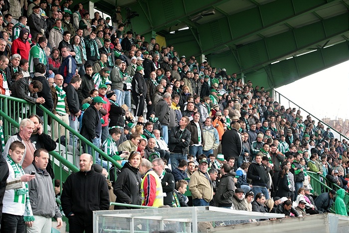 Deset miunt po oficiálním začátku a stále se nehraje