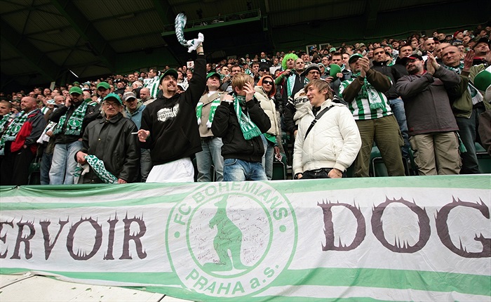 Tribuna si zafnadila alespoň u tréninkového zápasu