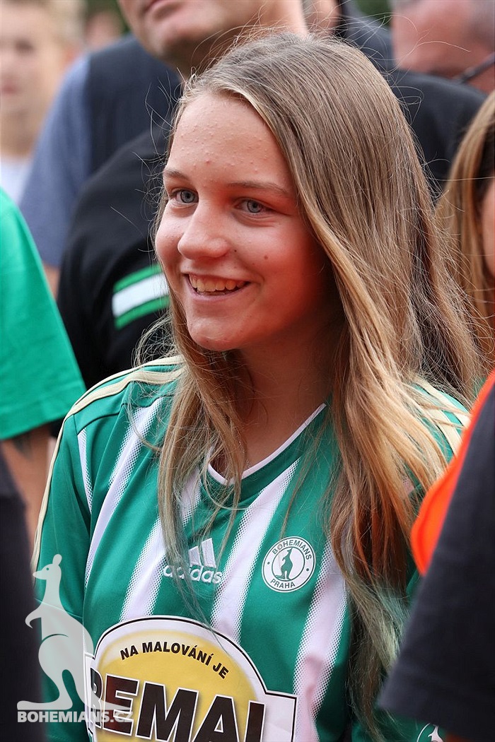 DĚNÍ NA TRIBUNÁCH: Bohemians - Slovácko