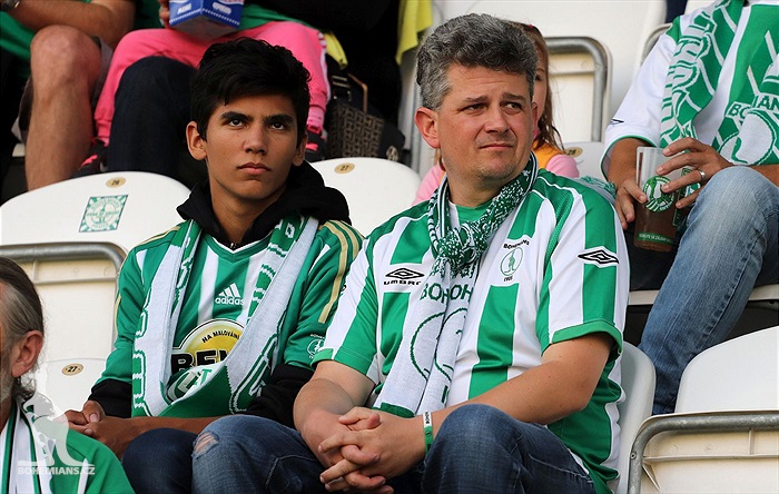 DĚNÍ NA TRIBUNÁCH: Bohemians - Slovácko