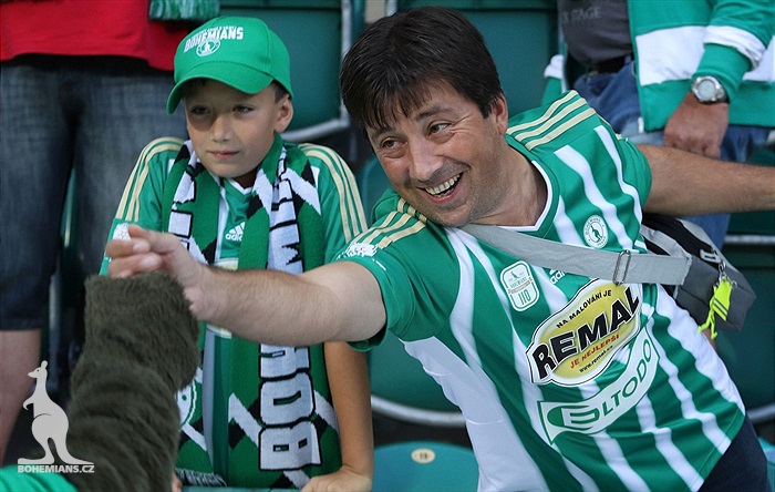 DĚNÍ NA TRIBUNÁCH: Bohemians - Slovácko