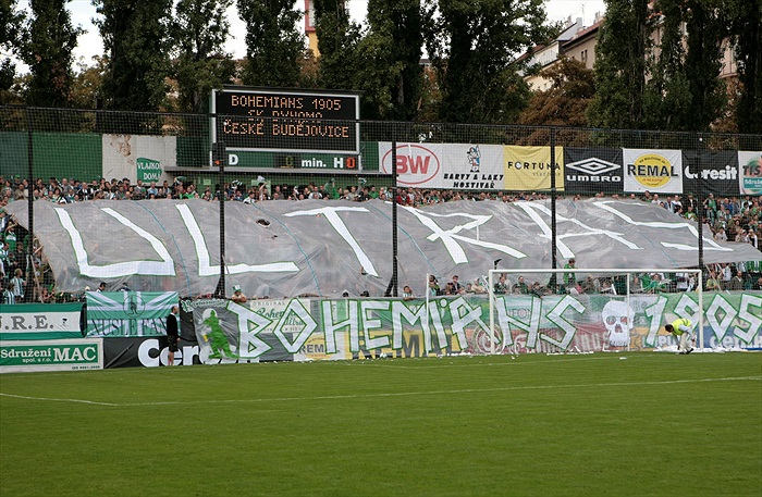 Choreo před zápasem.