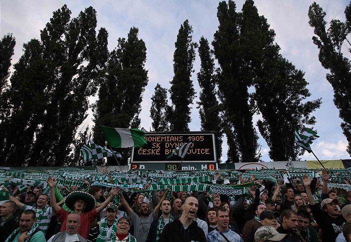 Fanoušci děkují za výhru.