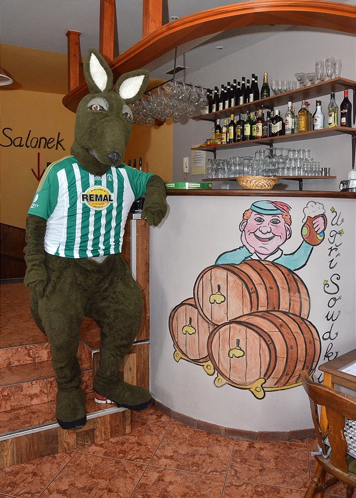 Klokan zval fanoušky ve Vršovicích na fotbal