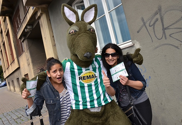 Klokan zval fanoušky ve Vršovicích na fotbal