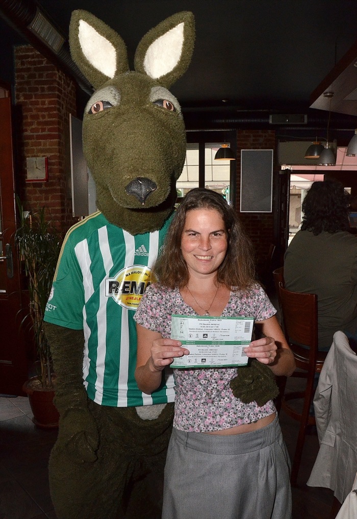 Klokan zval fanoušky ve Vršovicích na fotbal