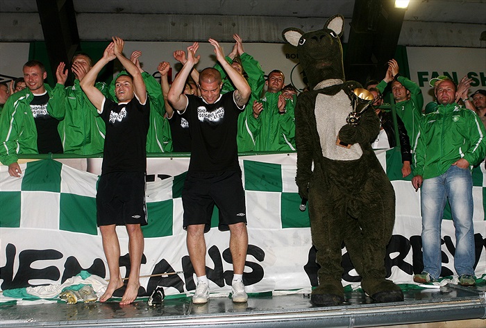 Tak jsme první, no a cóóó...