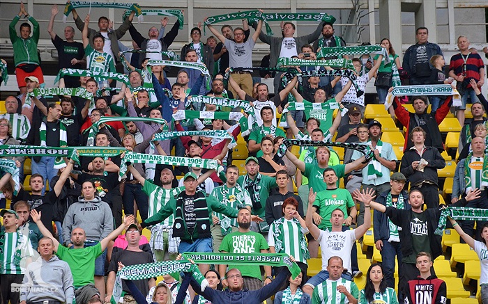 DĚNÍ NA TRIBUNÁCH: Dukla - Bohemians