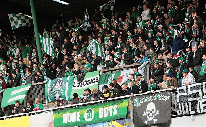 Kotel se tentokrát přestěhoval na protější tribunu strahovského stadionu