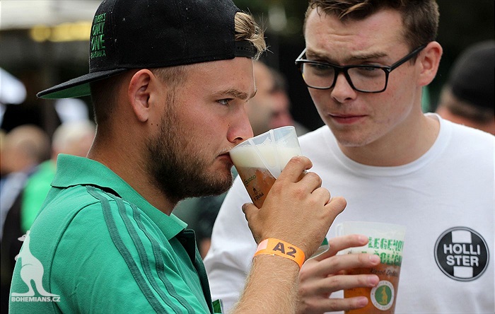 DĚNÍ NA TRIBUNÁCH: Bohemians - Slavia