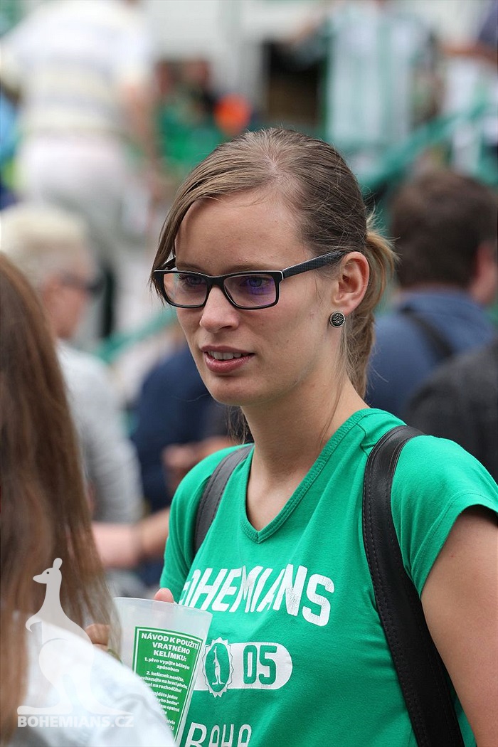 DĚNÍ NA TRIBUNÁCH: Bohemians - Slavia