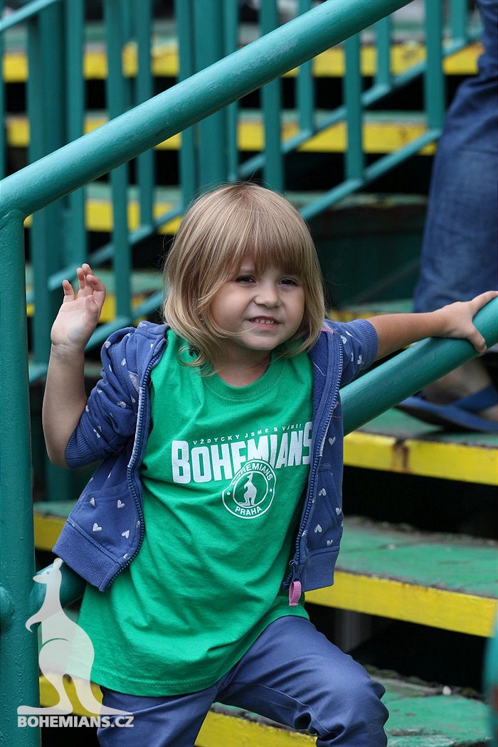 DĚNÍ NA TRIBUNÁCH: Bohemians - Slavia