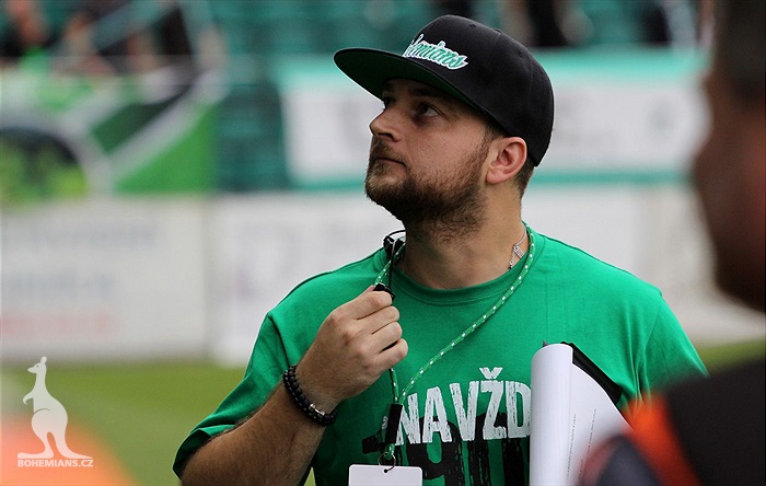 DĚNÍ NA TRIBUNÁCH: Bohemians - Slavia