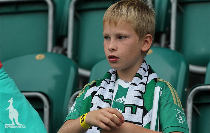 DĚNÍ NA TRIBUNÁCH: Bohemians - Slavia