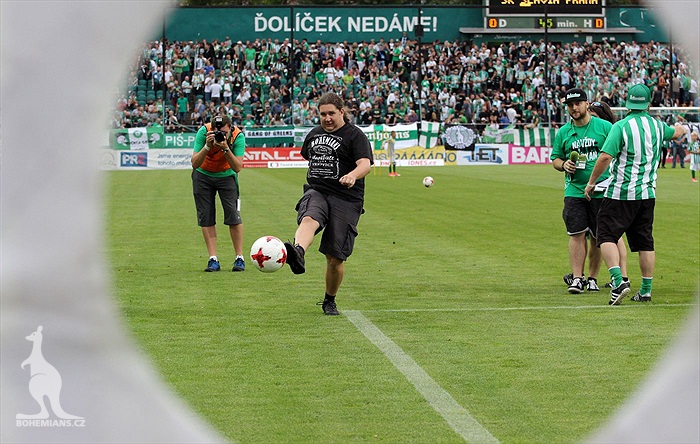 DĚNÍ NA TRIBUNÁCH: Bohemians - Slavia
