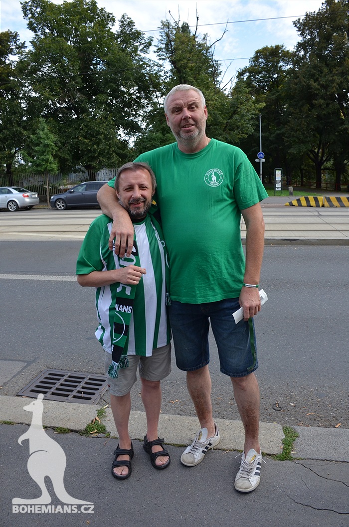 DĚNÍ NA TRIBUNÁCH: Bohemians - Slavia