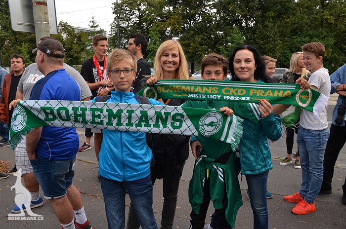 DĚNÍ NA TRIBUNÁCH: Bohemians - Slavia