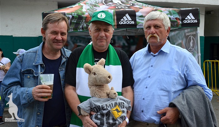 DĚNÍ NA TRIBUNÁCH: Bohemians - Slavia