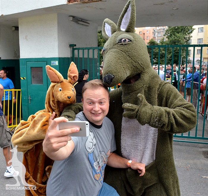 DĚNÍ NA TRIBUNÁCH: Bohemians - Slavia