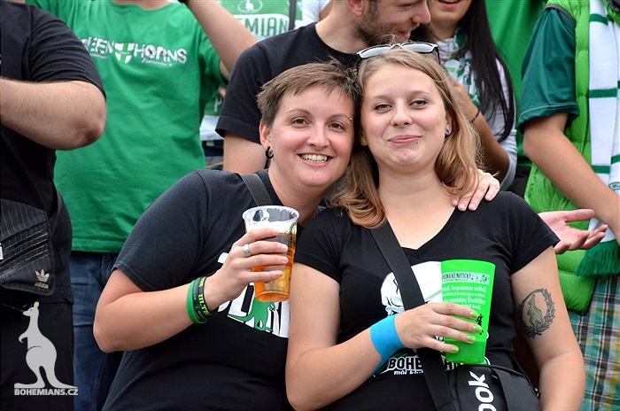 DĚNÍ NA TRIBUNÁCH: Bohemians - Slavia