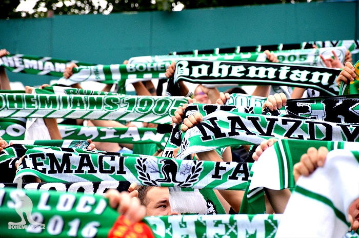 DĚNÍ NA TRIBUNÁCH: Bohemians - Slavia