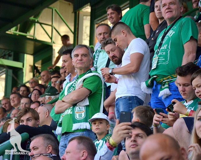 DĚNÍ NA TRIBUNÁCH: Bohemians - Slavia